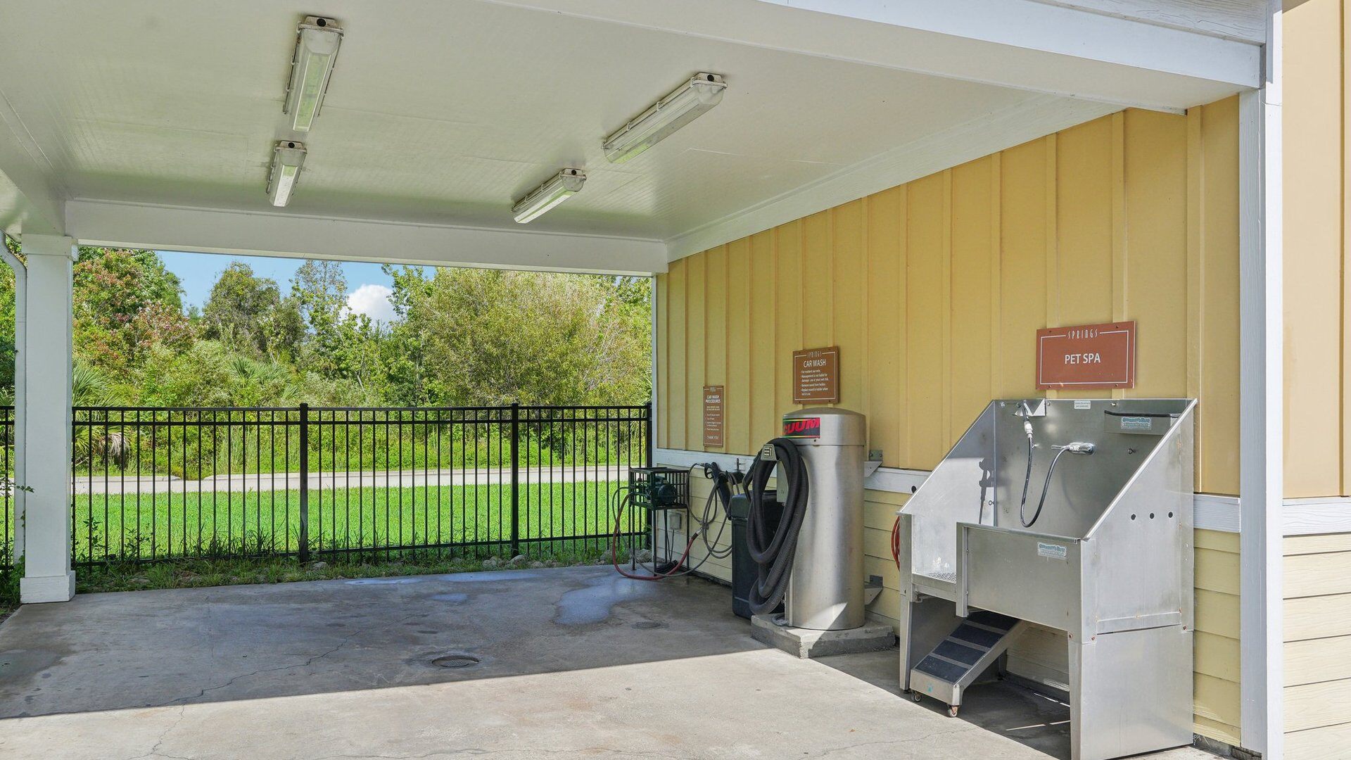 Six Mile Cypress Pet Spa and Car Wash